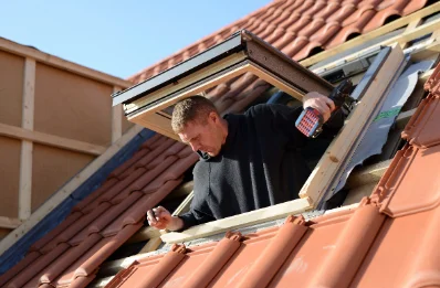 Pose de fenêtres de toit Velux à Montracol
